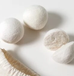 Geniet Van Gemak® | Herbruikbare Wollen Drogerballen | Wasbollen | Schaapswol | Duurzame En Energiebesparende Wasballen | 6 XL Drogerballen -Thuis Wassen 1159x1200 1