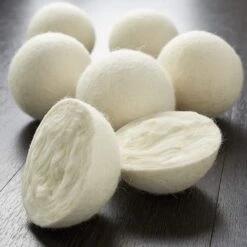 Merkloos Droger Ballen XL 6 Stuks Inclusief Lavendelolie – Zero Waste Dryer Balls - Duurzaam – Wasverzachter – Herbruikbare Drogerballen – Droogt De Was Sneller – Tiny Panda -Thuis Wassen 1200x1200 1425