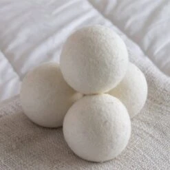Apeiron Drogerballen - Droogballen - 6 XL Wasbollen - Droger - Duurzaam - Wasmachine - Wasverzachter - Energie Besparen - Zero Waste - Schapenvacht - Wol -Thuis Wassen 1200x1200 1475