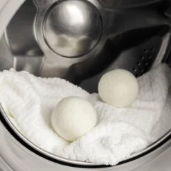 Apeiron Drogerballen - Droogballen - 6 XL Wasbollen - Droger - Duurzaam - Wasmachine - Wasverzachter - Energie Besparen - Zero Waste - Schapenvacht - Wol -Thuis Wassen 1200x1200 1481