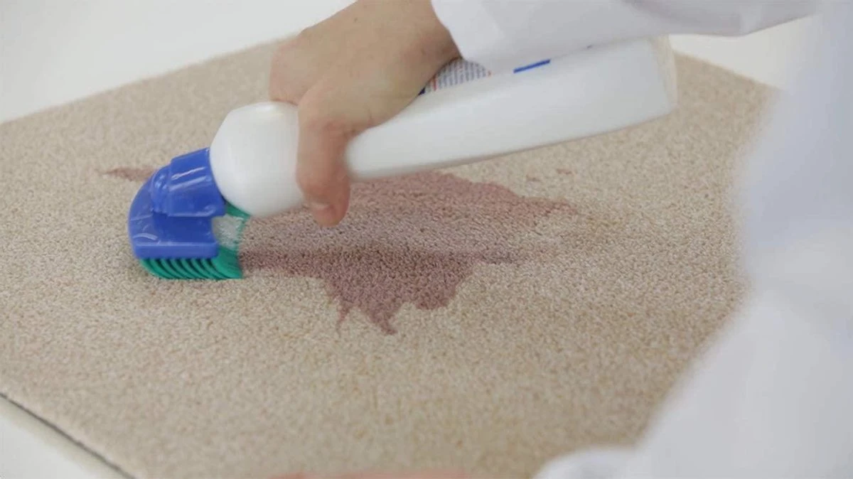 Dr. Beckmann Tapijtvlekkenborstel - Tapijtreiniging - Tapijt Vlekverwijderaar Met Borstel - Schoon Tapijt - Dierenvlekkenverwijderaar 5 Dr. Beckmann Tapijtvlekkenborstel - Tapijtreiniging - Tapijt Vlekverwijderaar Met Borstel - Schoon Tapijt - Dierenvlekkenverwijderaar - Afbeelding 4